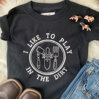 Kids T-shirt/Onesie- I like to play in the dirt