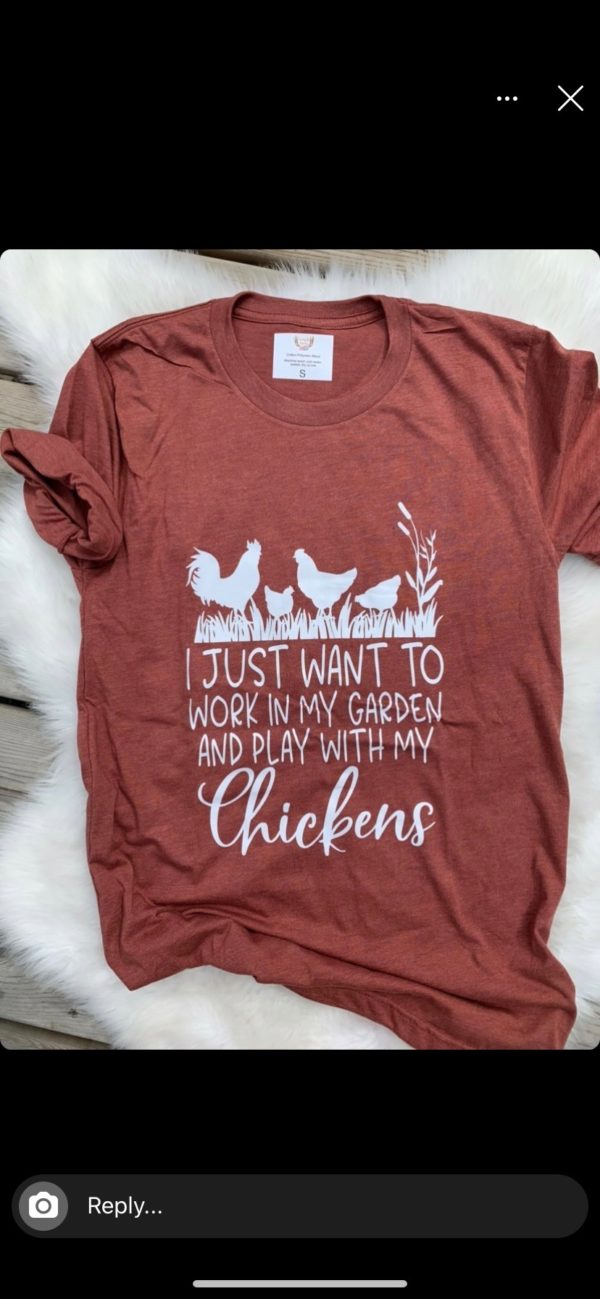Ladies T-shirt - play with my chickens