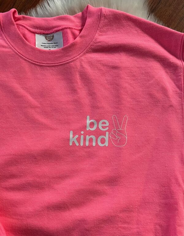 Kids T-shirt- be kind (with hand *emblem)